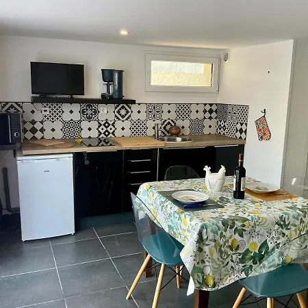 T2 Rez De Chaussée Rénové Avec Terrasse Et Stationnement Soleil Levant Apartamento