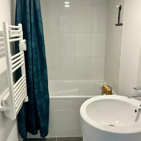 Apartamento T2 Rez De Chaussée Rénové Avec Terrasse Et Stationnement Soleil Levant *