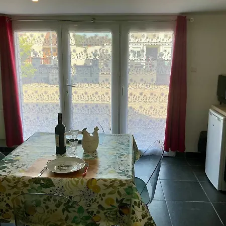T2 Rez De Chaussee Renove Avec Terrasse Et Stationnement Soleil Levant דירה